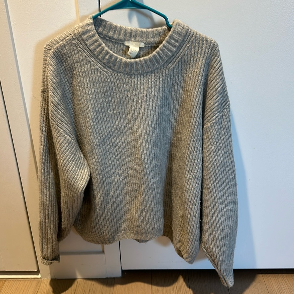 Grey knit sweater size L
